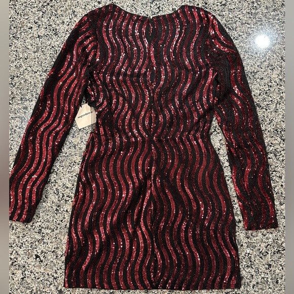 NWT SUPERDOWN Kim Deep V Mini Dress in Black & Red Sequined BODYCON Size Med - Picture 6 of 15